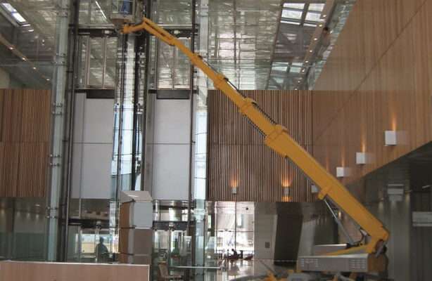 Raupen-Arbeitsbühnen mit Stützen