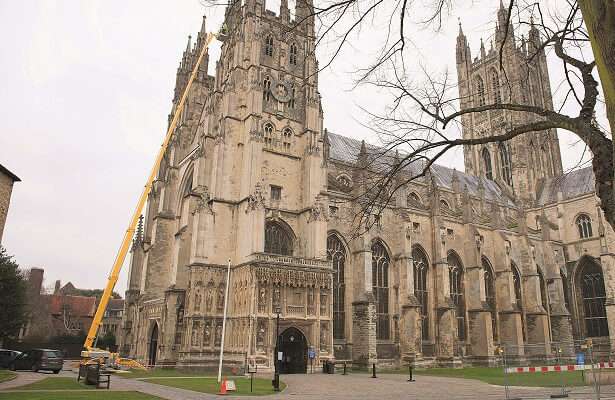 Raupen-Arbeitsbühnen mit Stützen
