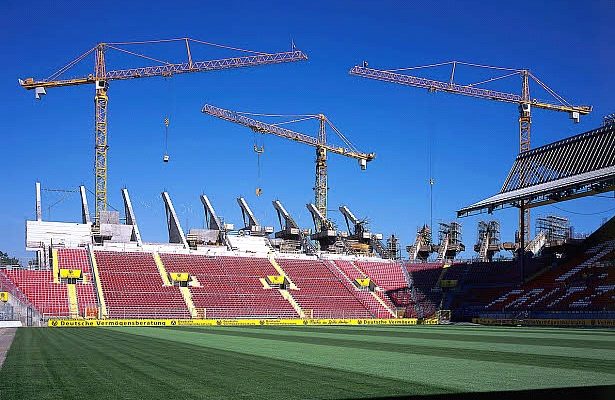 341-turmdrehkrane-40-tonnen-obendreherkrane-81,00-m-ausladung-liebherr-1250-hc-40