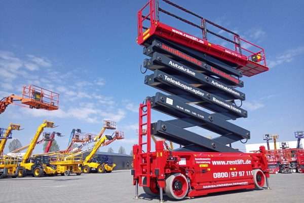 ... sie verfügt über eine Allrad-Lenkung ...