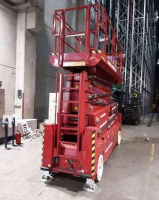 Scherenarbeitsbühne mit 22,50 Metern Arbeitsbhöhe ... 