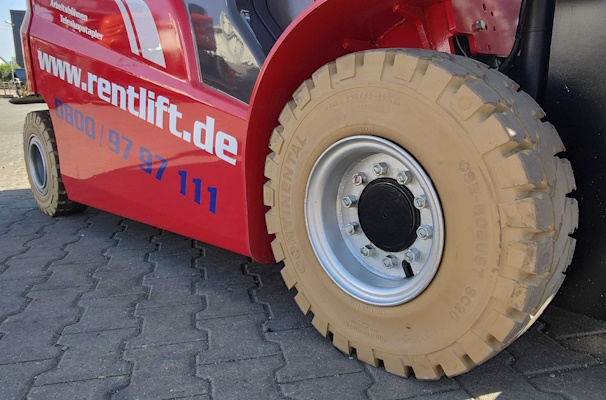 Frontstapler Elektro mit markierungsfreien Reifen