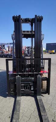 Gabelstapler mit Triplexmast